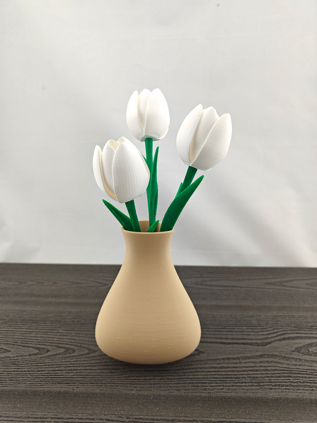 Trekant vase med 3 valgfri tulipaner