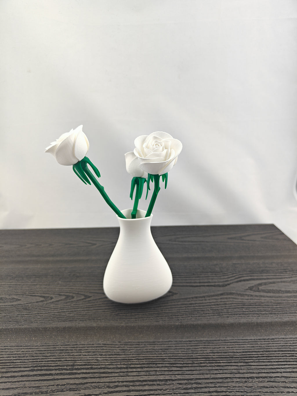 Trekant vase med 3 valgfri roser