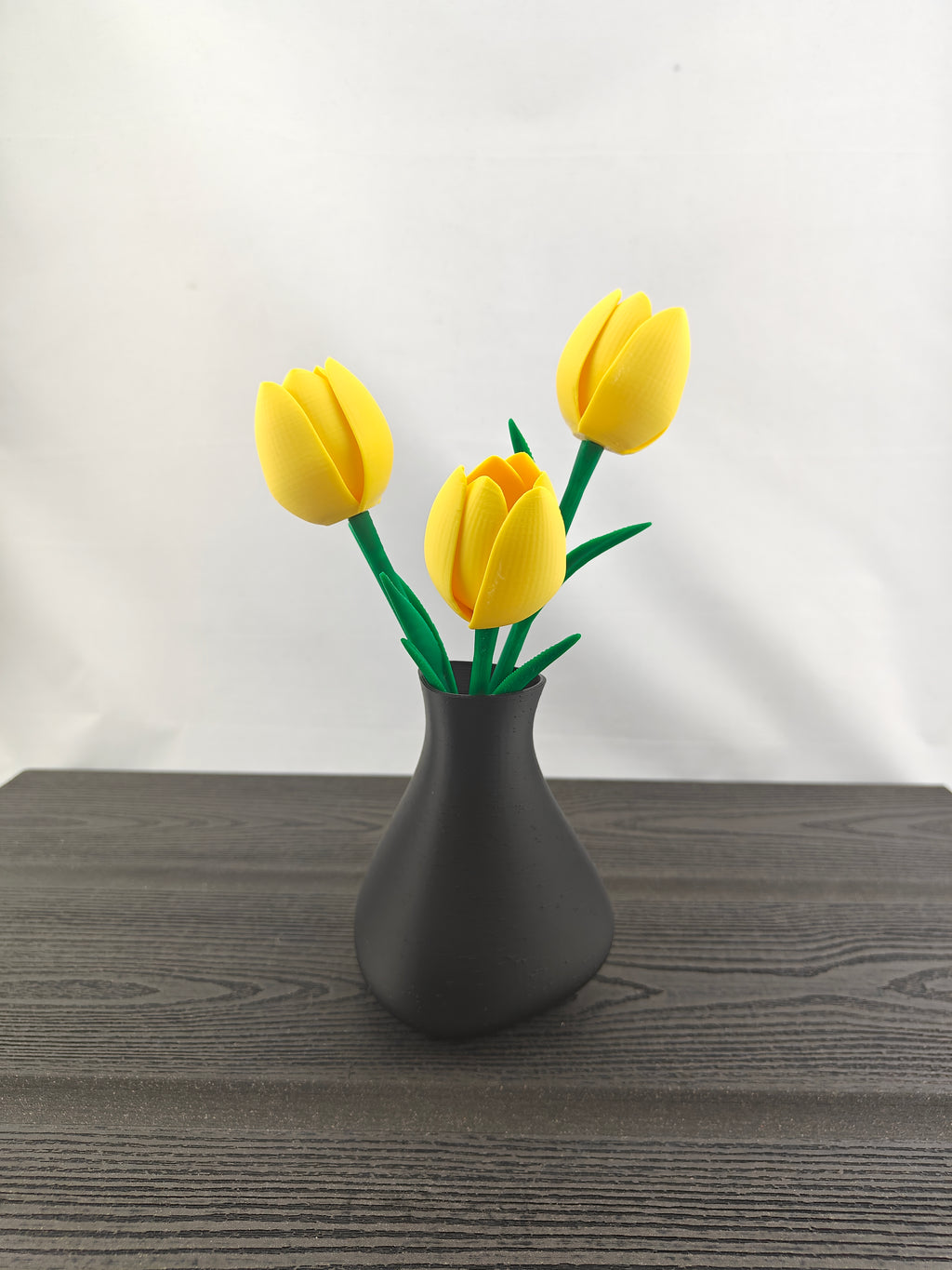 Trekant vase med 3 valgfri tulipaner