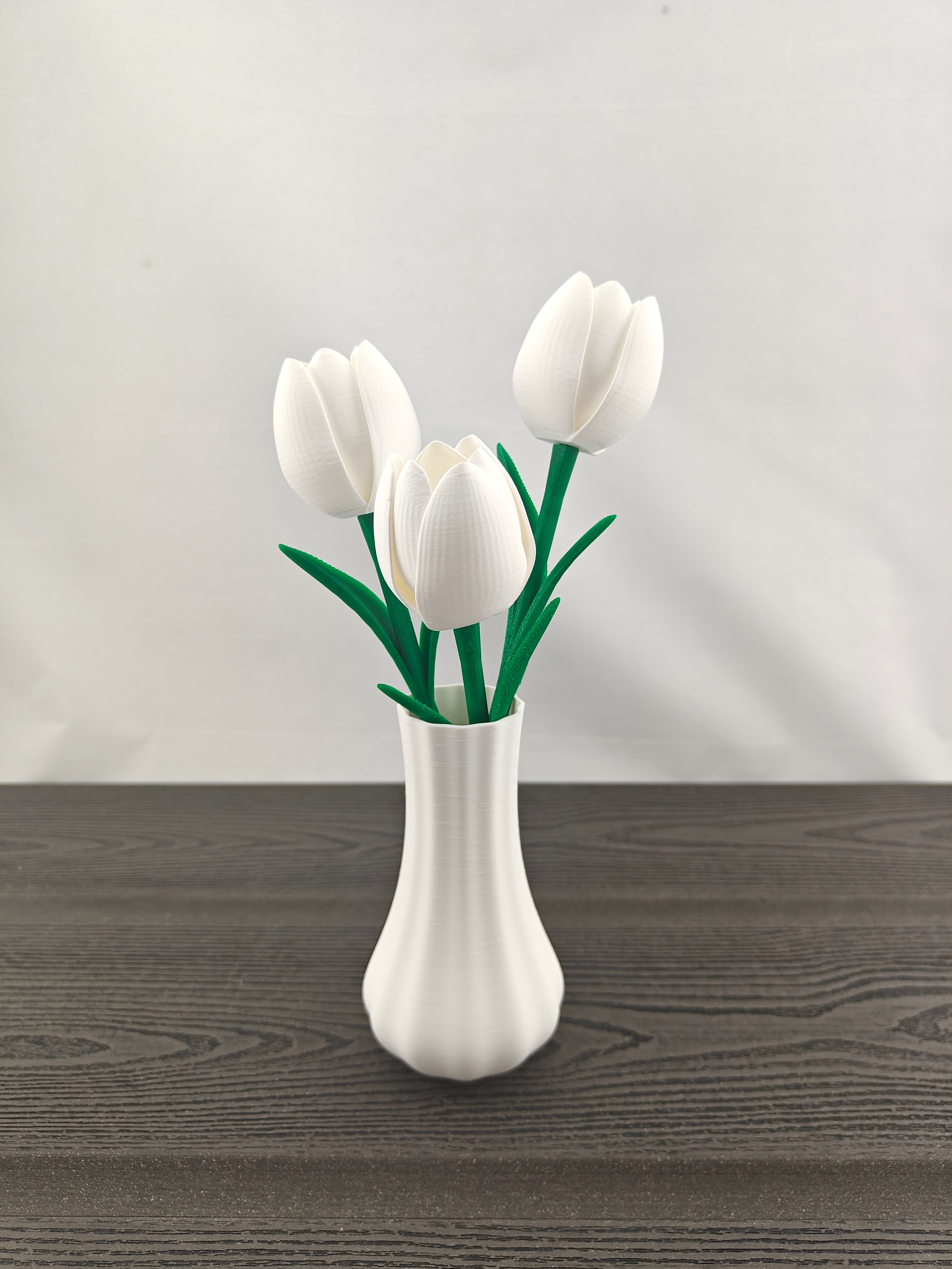 Lilt vase med 3 valgfri tulipaner