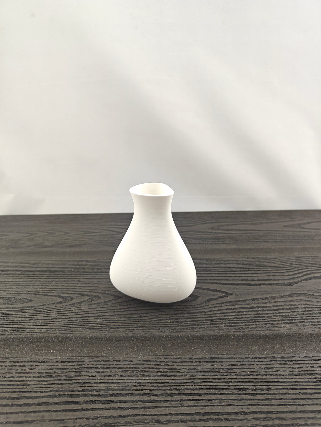 Trekant vase med 3 valgfri roser