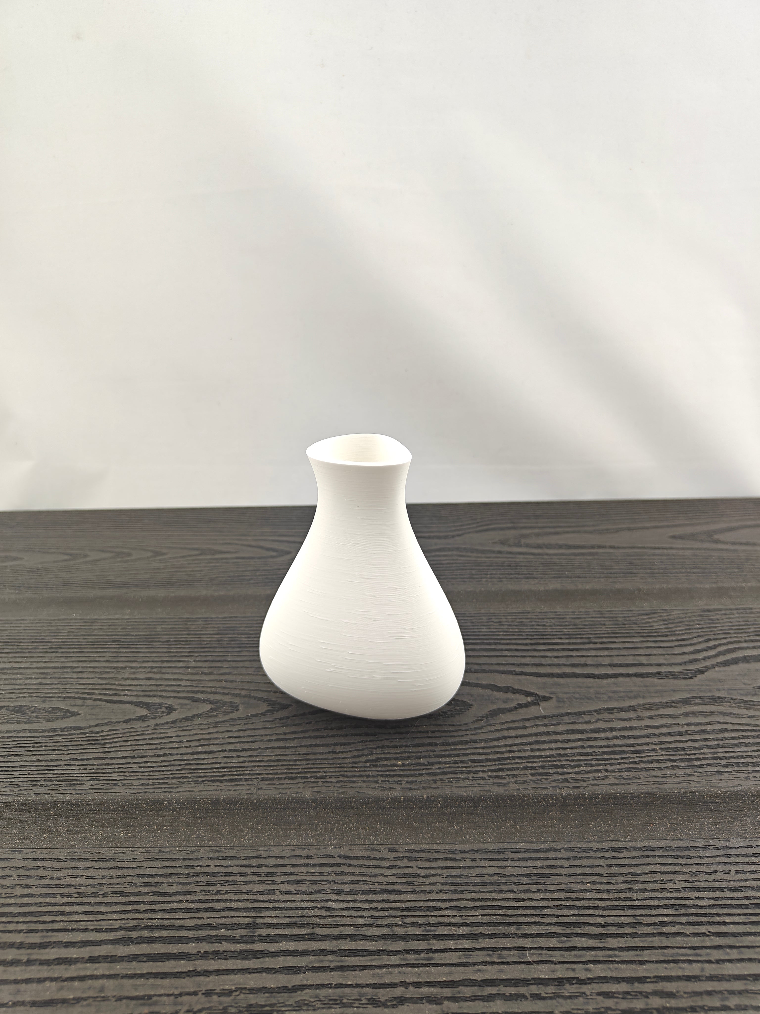 Trekant vase med 3 valgfri roser