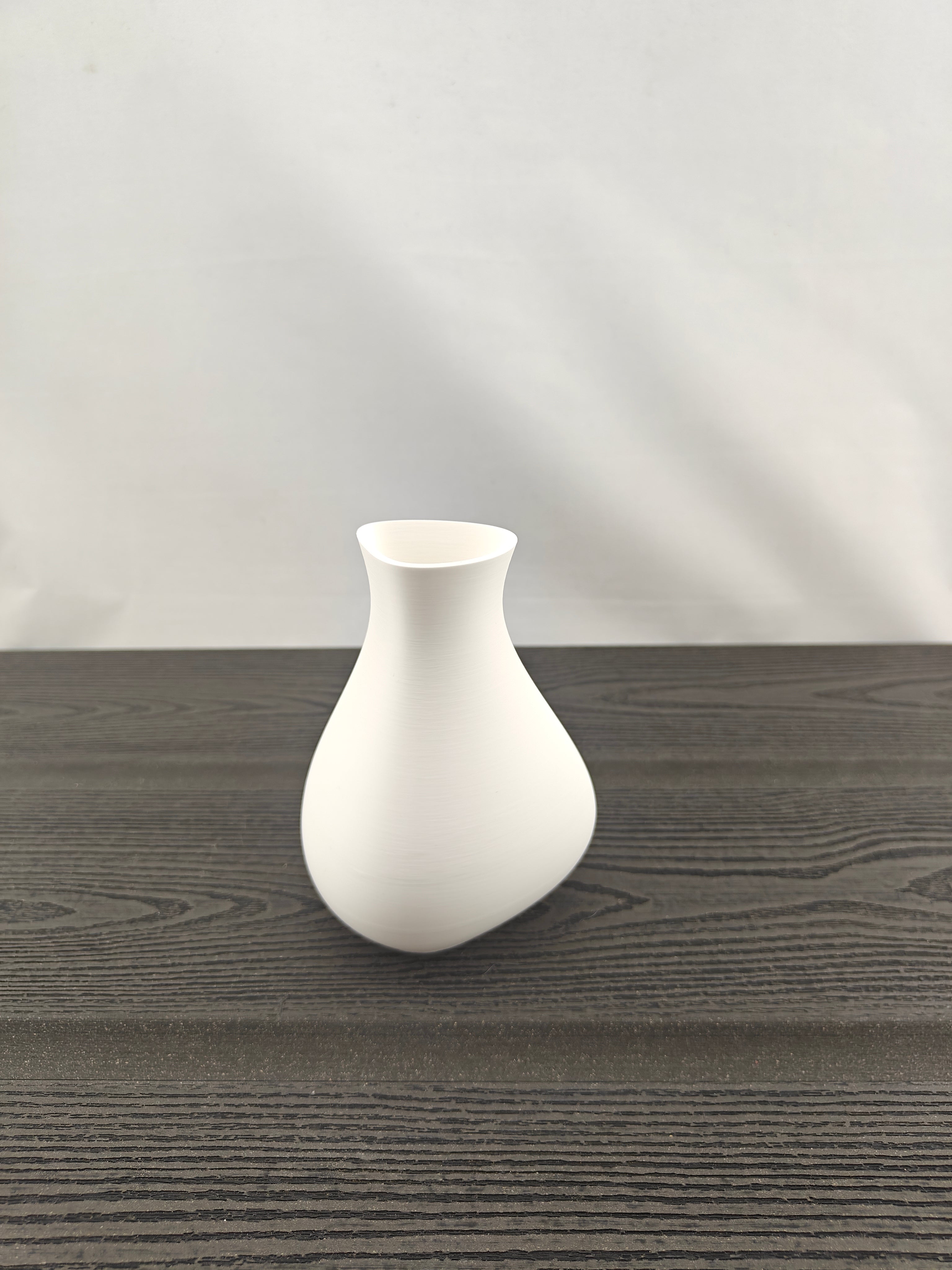 Trekant vase med 3 valgfri tulipaner