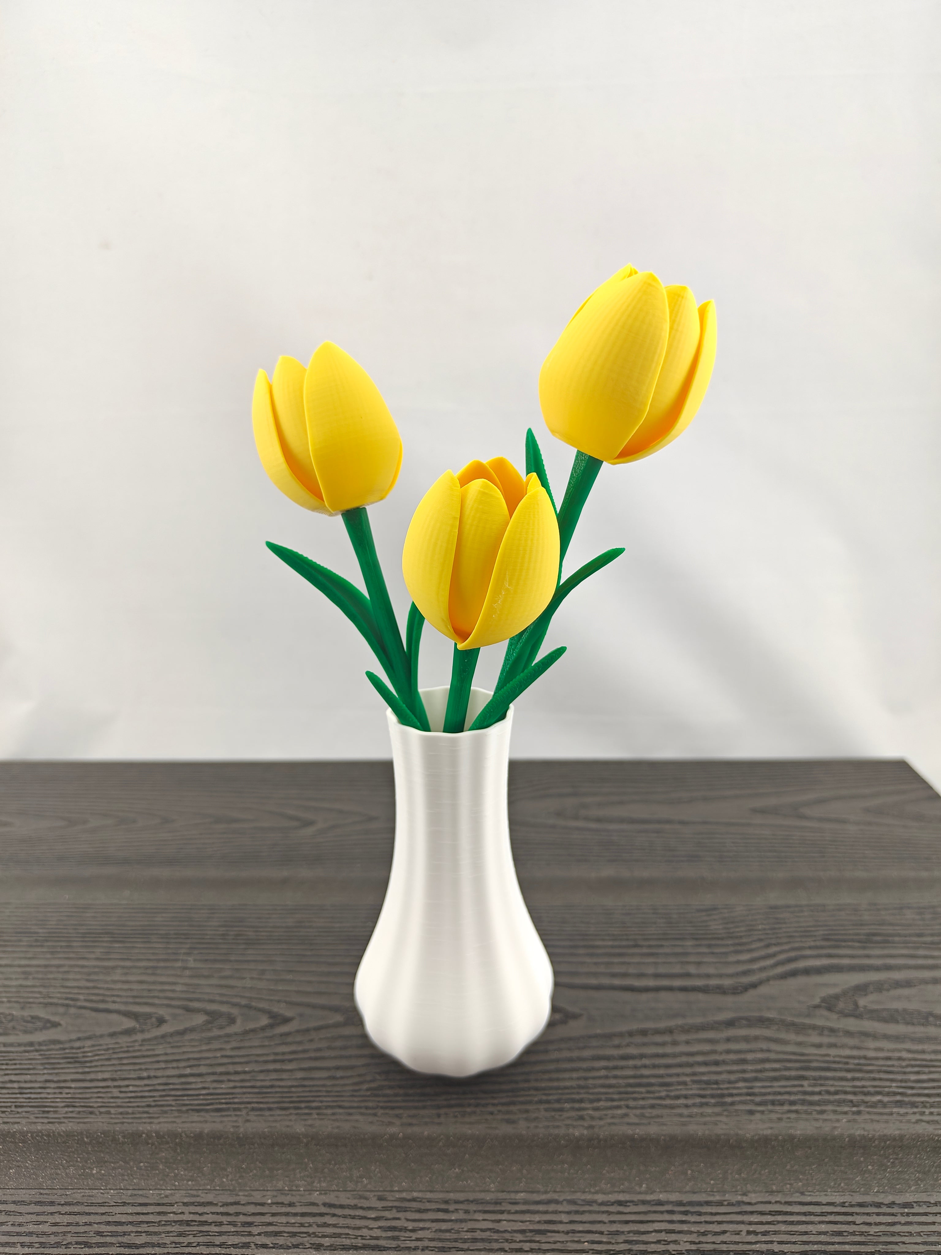 Lilt vase med 3 valgfri tulipaner