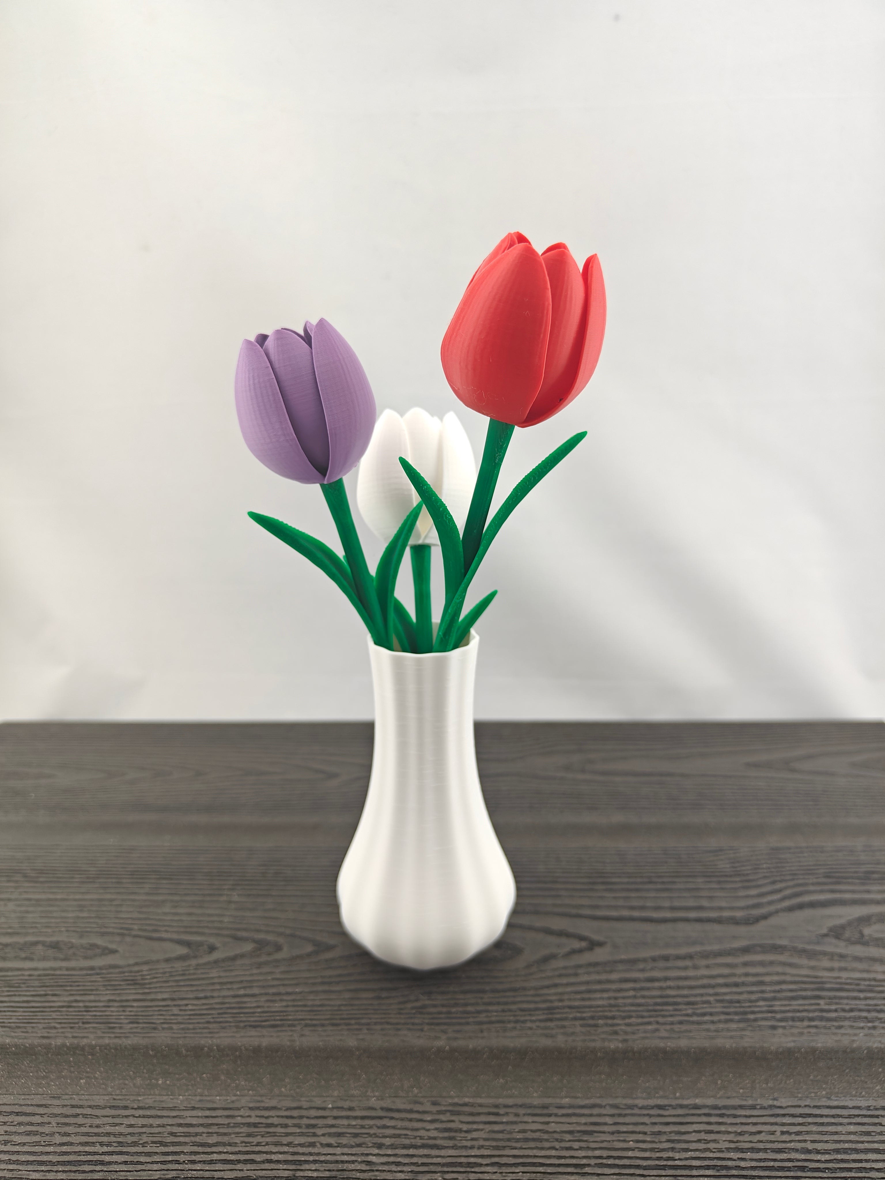 Lilt vase med 3 valgfri tulipaner