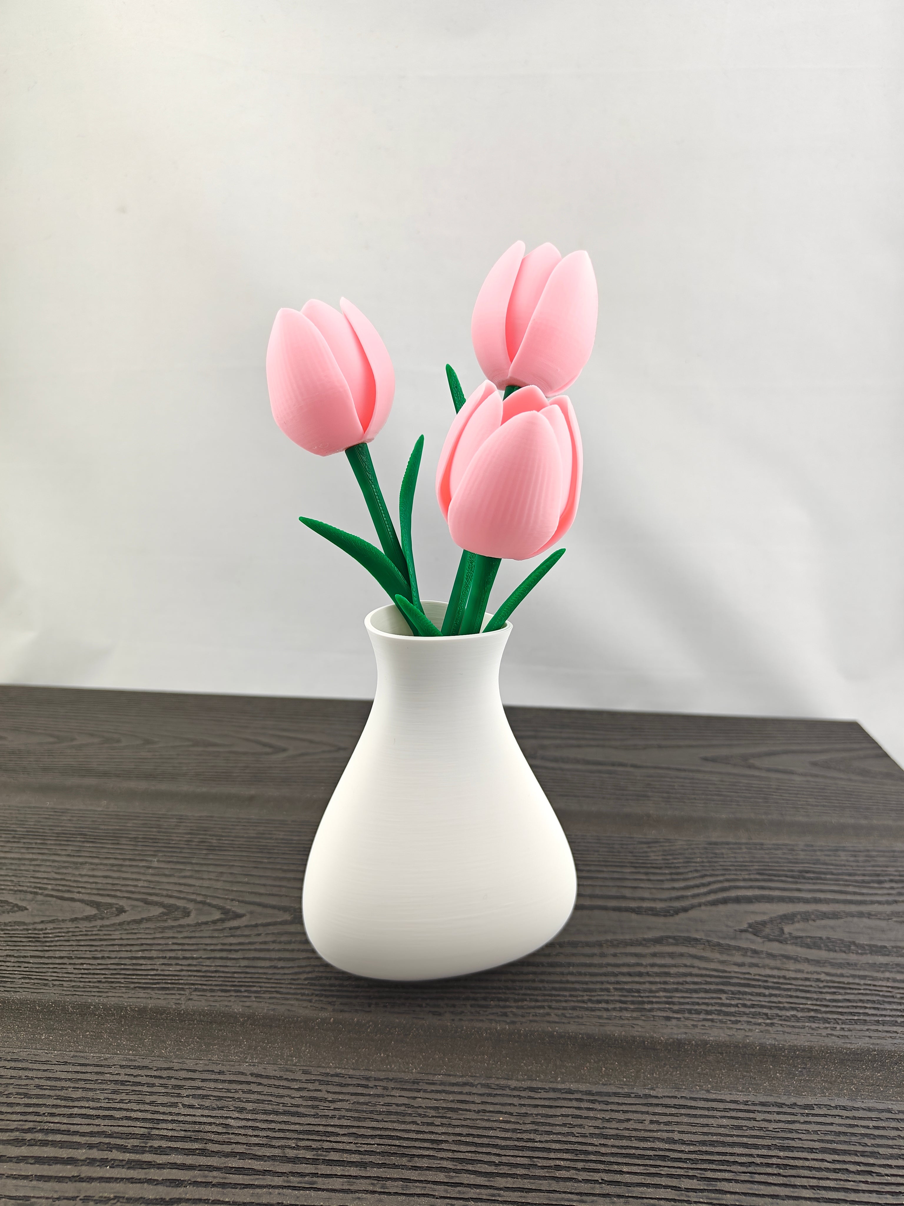 Trekant vase med 3 valgfri tulipaner