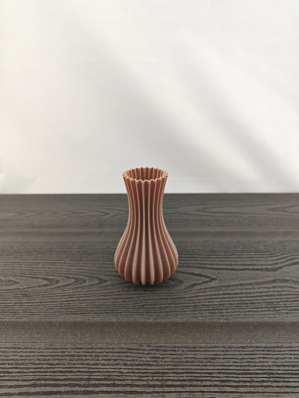 Rillet vase med 3 valgfri roser