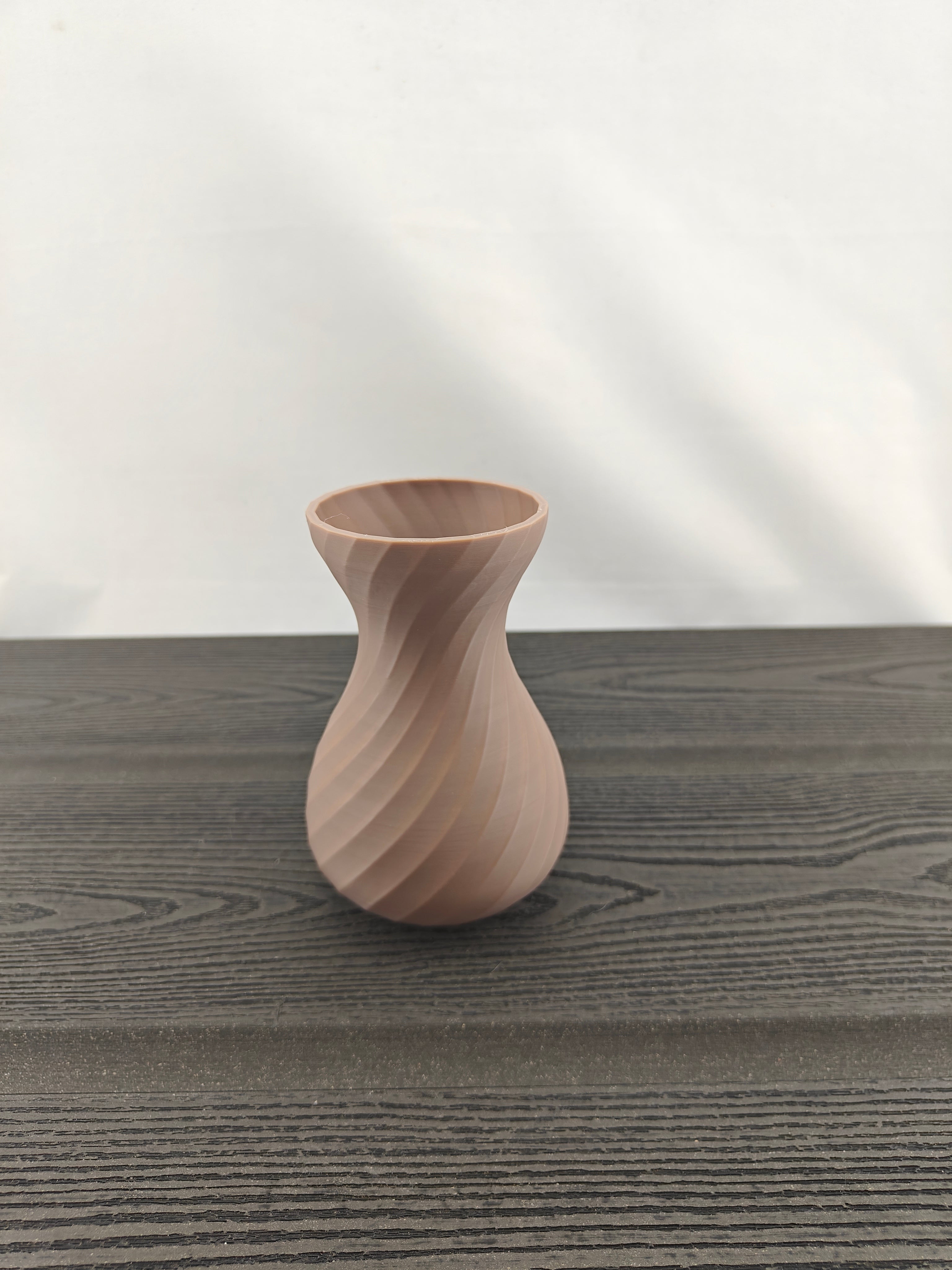 Tvistet vase med 3 valgfri tulipaner