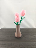 Lilt vase med 3 valgfri tulipaner