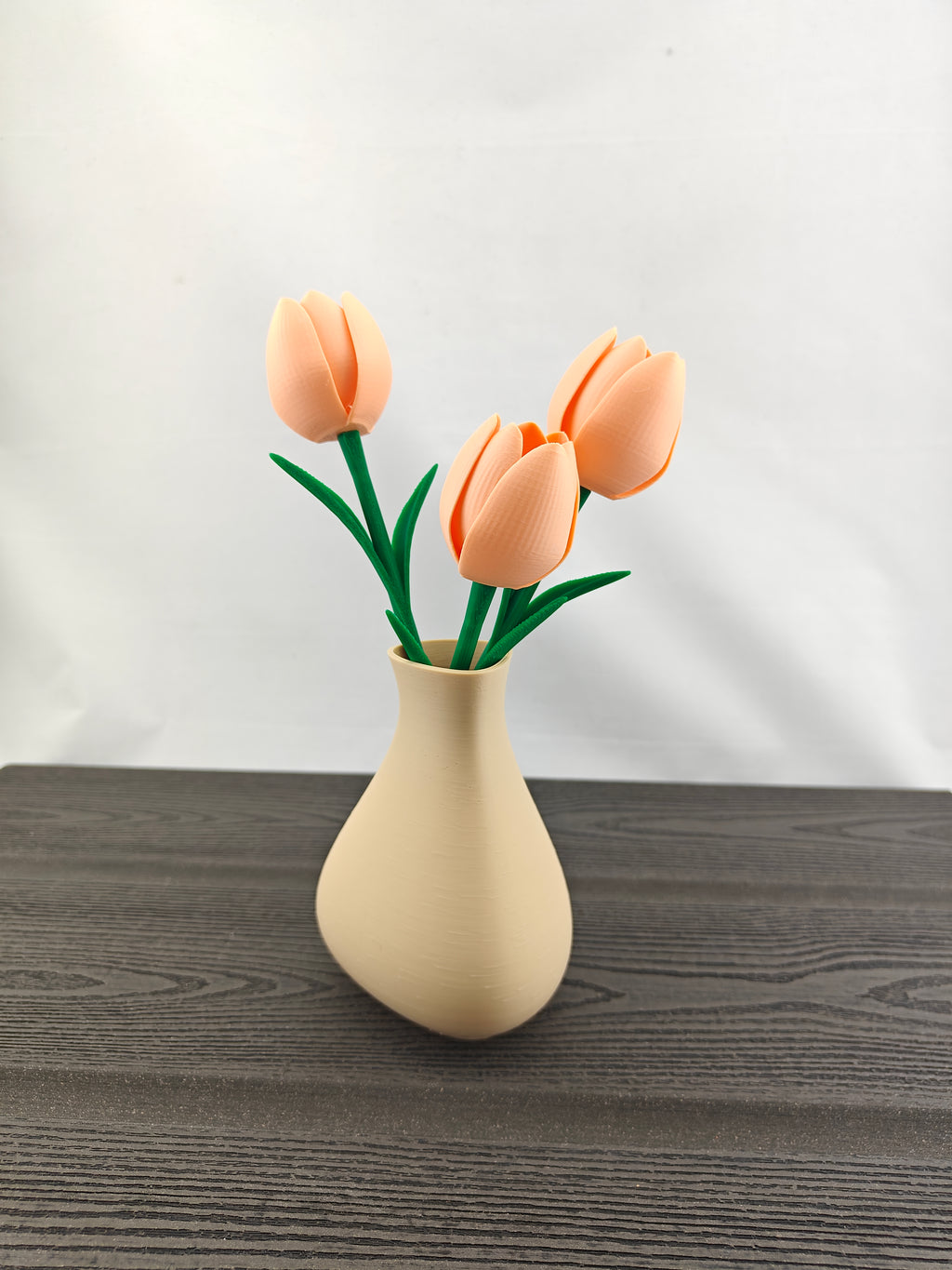 Trekant vase med 3 valgfri tulipaner