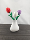 Trekant vase med 3 valgfri tulipaner